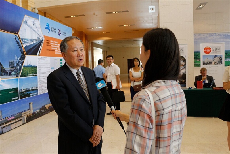 中國氮肥工業協會理事長顧宗勤接受鄂爾多斯市廣播電視臺記者采訪