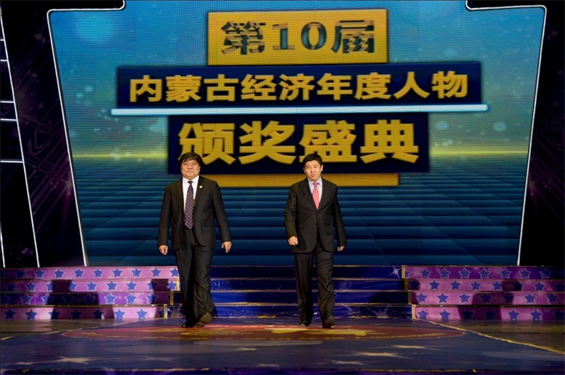 登上領(lǐng)獎(jiǎng)臺(tái)