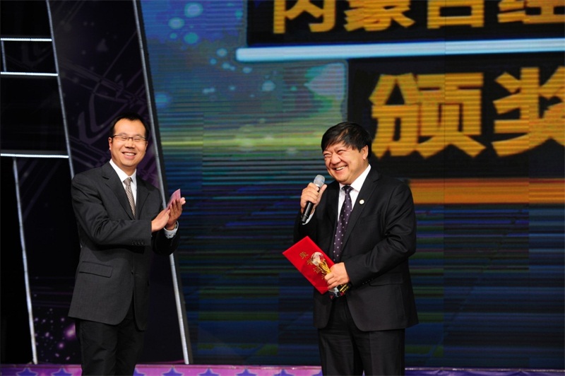 與主持人互動(dòng)