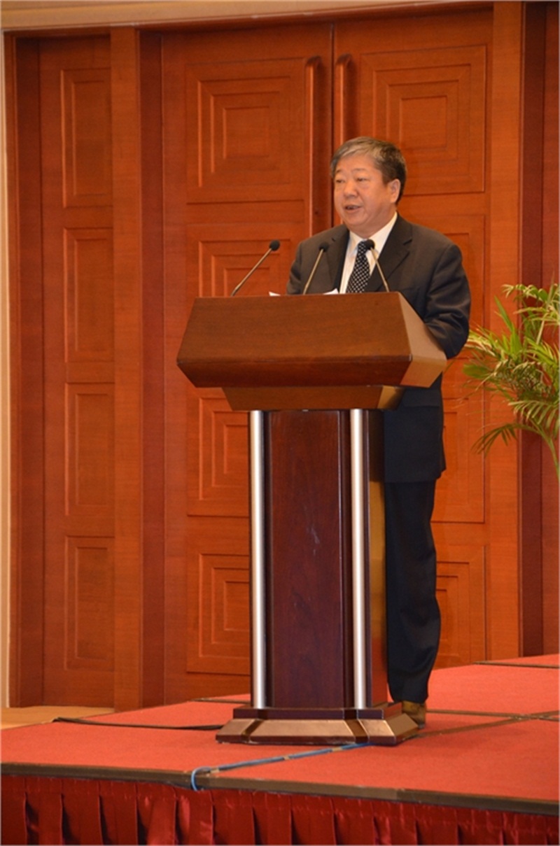 我集團黨委副書記、紀委書記李培成宣讀獲表彰文件