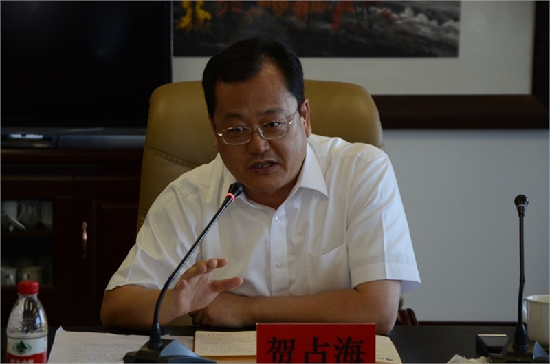 博源集團(tuán)總裁賀占海與新員工親切交流1