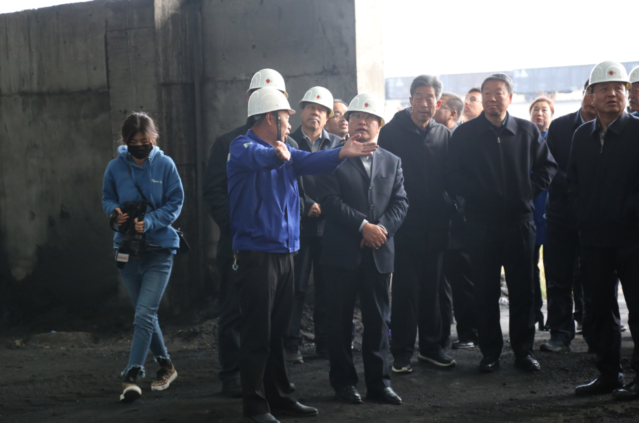 烏蘭察布市政協主席云淮到博源新型能源公司煤炭儲配物流項目調研