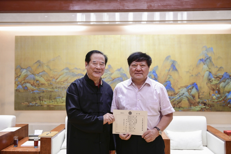 博源集團董事局主席戴連榮參加“厚重河南”游學(xué)活動