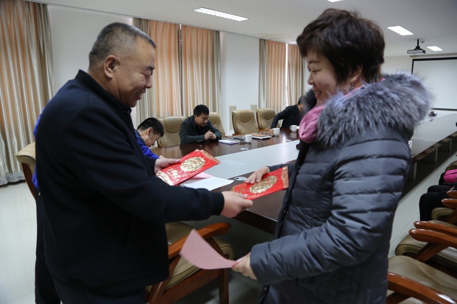 博源集團和遠興公司慰問組到基層企業進行春節慰問