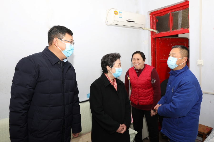 南陽市慈善總會慰問中源化學公司困難職工