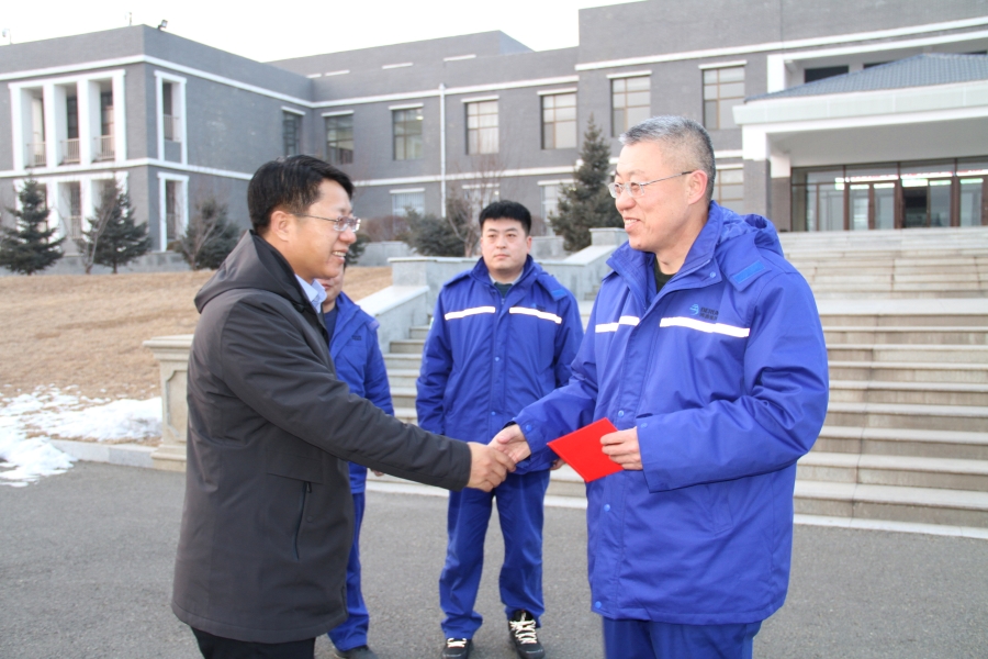 烏蘭浩特市委、市政府及盟開發區領導到興安博源公司慰問