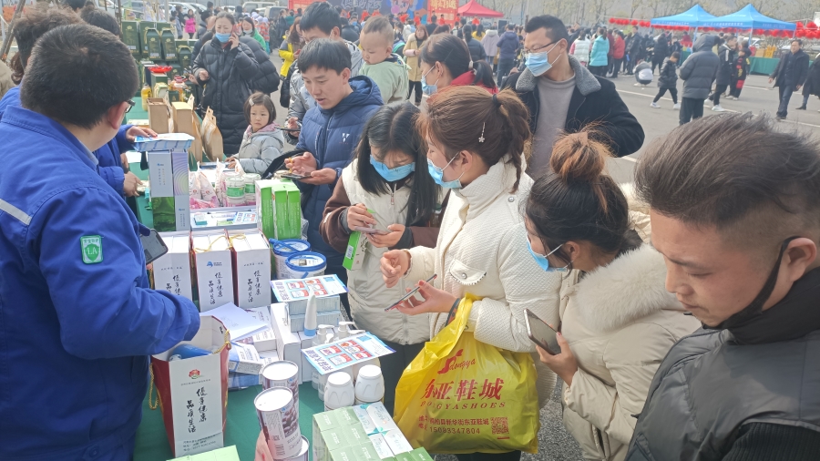 中源化學公司快消品閃亮桐柏縣元宵嘉年貨展銷會