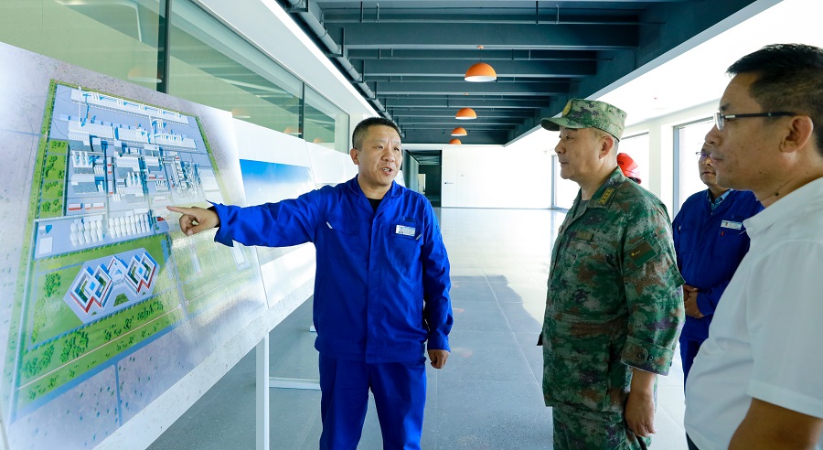 陸軍某邊防旅旅長秦革鋒到阿堿項(xiàng)目調(diào)研