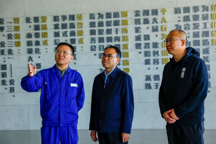 阿拉善盟委副書記、政法委書記王海瑜到博源銀根礦業公司調研