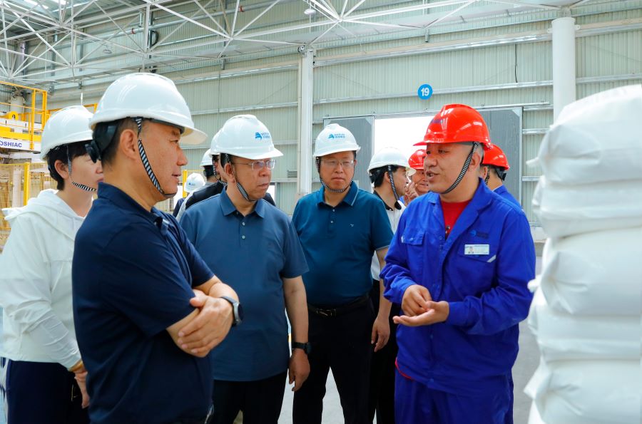 內蒙古自治區(qū)人大調研組到博源銀根礦業(yè)公司調研