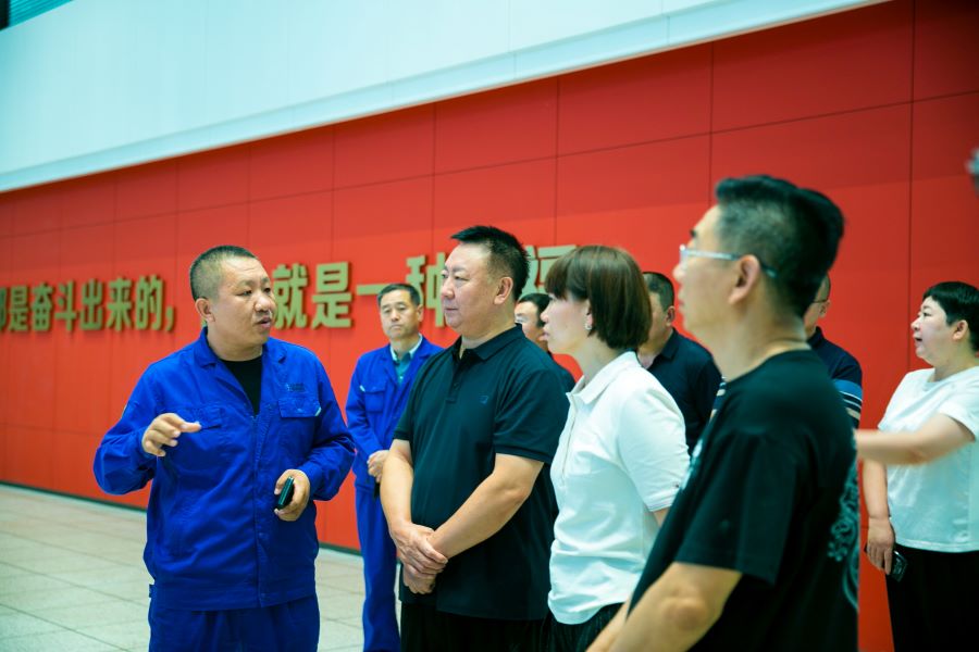 內蒙古自治區人大社會建設委員會主任委員史萬鈞到博源銀根礦業公司調研